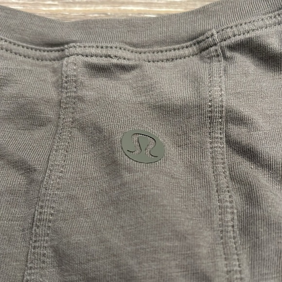 lululemon athletica Green Women's Crop Top - Picture 3 of 3